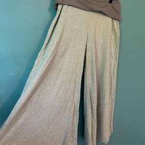 Comfy cropped pants in grey and white stripe size large